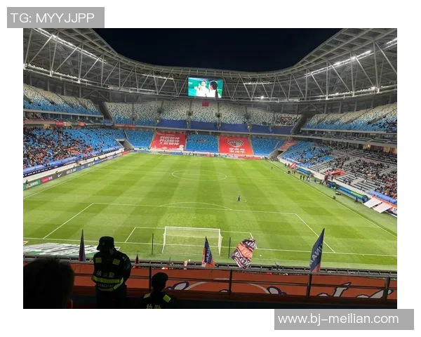 成都蓉城与青岛海牛激战正酣拜合拉木能否助力球队逆转胜局